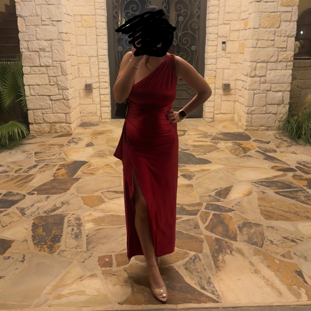 Amazon One-Shoulder Wine Dress - Picture 4 of 6